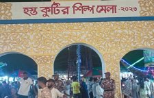 হস্ত কুটর শিল্প ও বাণিজ্য মেলা বন্ধের দাবীতে ব্যবসায়ীদের স্মারকলিপি