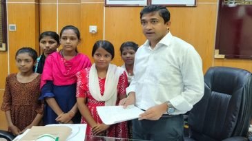 চা শ্রমিক পরিবারের ৬ শিশুর লেখাপড়ার দায়িত্ব নিলেন ইউএনও