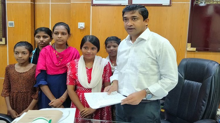 চা শ্রমিক পরিবারের ৬ শিশুর লেখাপড়ার দায়িত্ব নিলেন ইউএনও