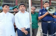 দুর্গাপূজা উপলক্ষে শ্রীমঙ্গল থানা পুলিশের ব্রিফিং প্যারেড