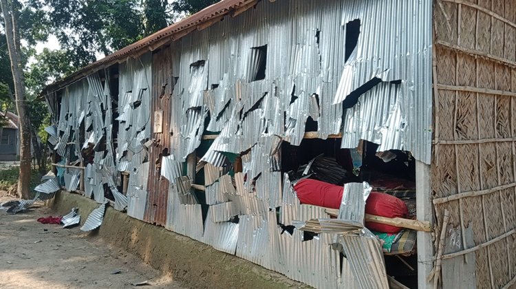 খুন, বাড়ি-ঘর ভাংচুর ও লুটপাট: মামলায় গণআসামী হওয়ার আতংকে গ্রামবাসী