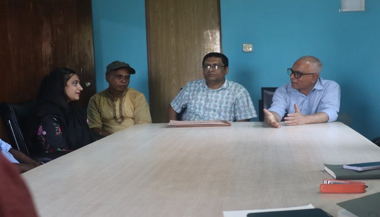 আন্তর্জাতিক গ্রামীণ নারী দিবস উপলক্ষে রেডিও পল্লীকণ্ঠের সম্মাননা প্রদান