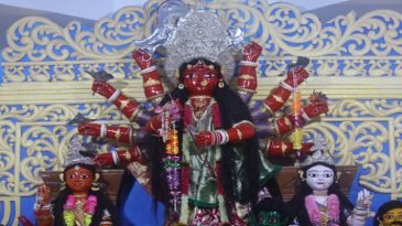 রাজনগরে তিনশো বছর ধরে চলে আসছে রক্তবর্ণে দূর্গা প্রতিমার পূজা