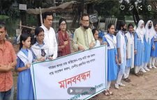 সিলেট  বিস্তারিত মৌলভীবাজারে নদীর পাড়ে গাছ কাটা বন্ধে মানববন্ধন