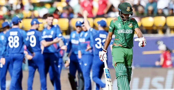 ব্যাট-বলে বিবর্ণ দিনে বাংলাদেশের ভরাডুবি