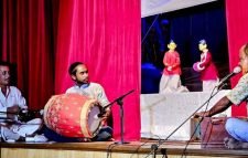 পুতুল নাচে মুগ্ধ শিক্ষার্থীরা মৌলভীবাজারে