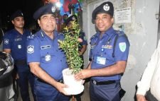 সিলেট রেঞ্জ ডিআইজির মৌলভীবাজারের বিভিন্ন পূজা মন্ডপ পরিদর্শন