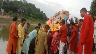 প্রতিমা বিসর্জনের মধ্যদিয়ে দুর্গোৎসবের সমাপ্তি: নিরাপত্তা ও শান্তিশৃঙ্খলা রক্ষায় দ্বায়িত্ব পালন করেন জেলা পুলিশ