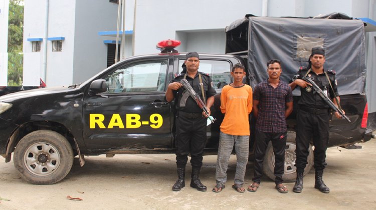 র‌্যাব-৯, সিলেট এর অভিযানে ৭৬ কেজি গাঁজা এবং ০২ বোতল বিদেশী মদসহ ০২ জন মাদক ব্যবসায়ী গ্রেফতার