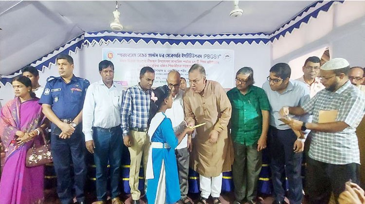 শ্রীমঙ্গলে সুবিধা বঞ্চিত ১৭টি বিদ্যালয়ের ২৫৫ শিক্ষার্থীকে সহায়তা প্রদান