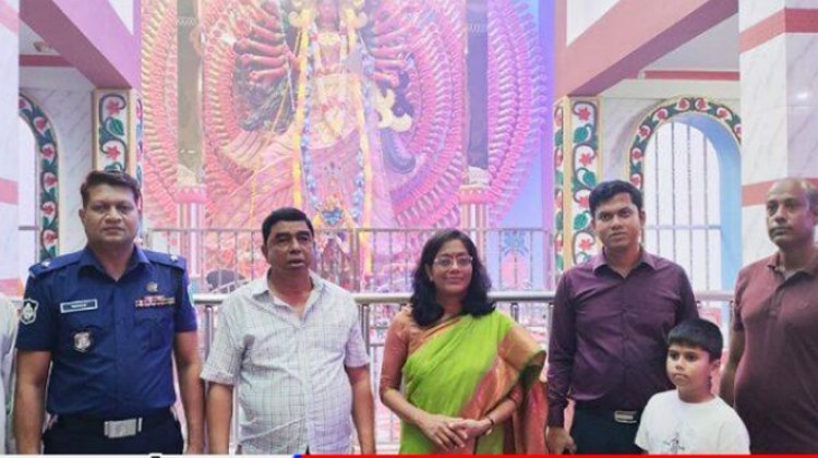 পূজামণ্ডপ পরিদর্শনে জেলা প্রশাসক ড. উর্মি বিনতে সালাম