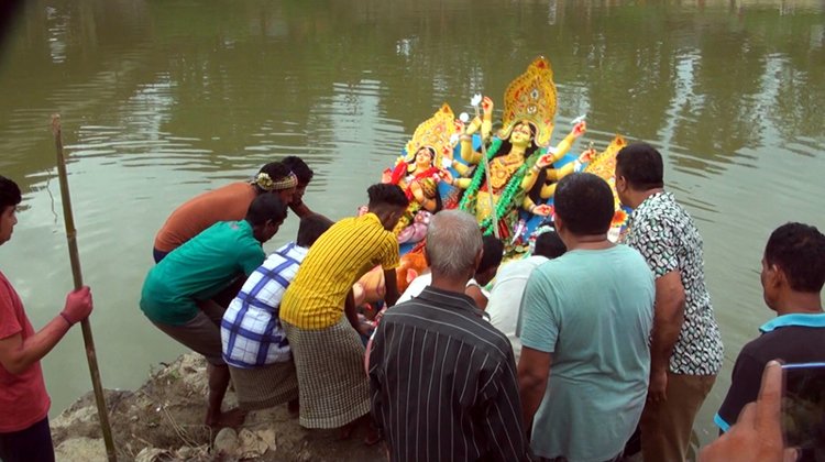 বিজয়া দশমীর শোভাযাত্রায় মৌলভীবাজারে ভক্তবৃন্দের ঢল