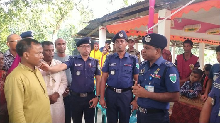 বিভিন্ন পূজা মন্ডপ পরিদর্শন করলেন পুলিশ সুপার মনজুর