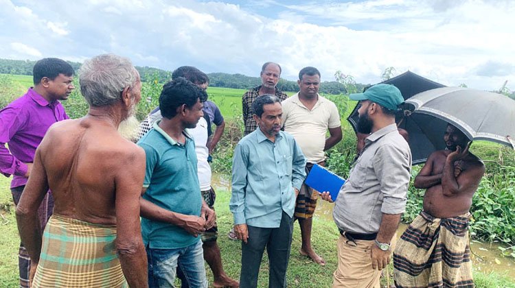 কালনীছড়া খাল এলাকা পরিদর্শনে পাউবো কর্মকর্তা