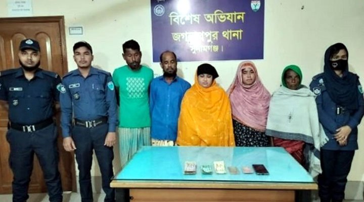 জগন্নাথপুরে প্রেমের ফাঁদে ফেলে সাড়ে সাত লাখ টাকা লুট, গ্রেপ্তার ৫