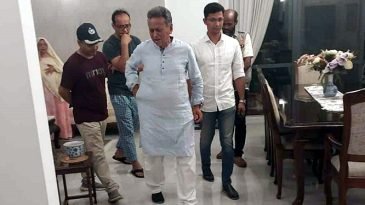 বিএনপি নেতা আমীর খসরুকে আটকের অভিযোগ