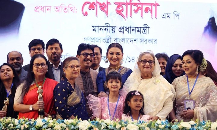 ‘জাতীয় চলচ্চিত্র পুরস্কার-২০২২’ পেলেন যারা