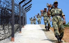 একমাসে প্রায় সাড়ে ১১ কোটি টাকার সোনা উদ্ধার, গ্রেফতার ১২