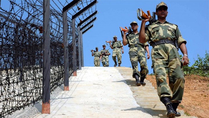 একমাসে প্রায় সাড়ে ১১ কোটি টাকার সোনা উদ্ধার, গ্রেফতার ১২