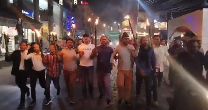 অবরোধ ও হরতাল সফলে সিলেট স্বেচ্ছাসেবক দলের মশাল মিছিল