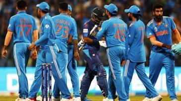 শ্রীলঙ্কাকে ৩০২ রানে হারিয়ে সেমিফাইনালে ভারত