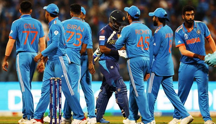 শ্রীলঙ্কাকে ৩০২ রানে হারিয়ে সেমিফাইনালে ভারত