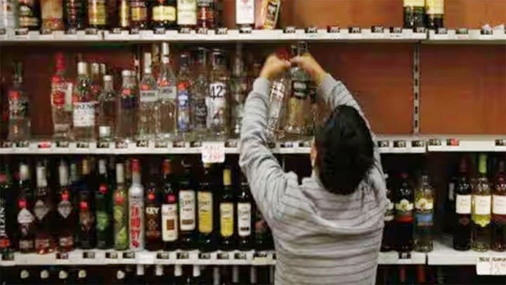 দিল্লিতে দীপাবলি ঘিরে প্রায় ৭০০ কোটি টাকার মদ বিক্রি