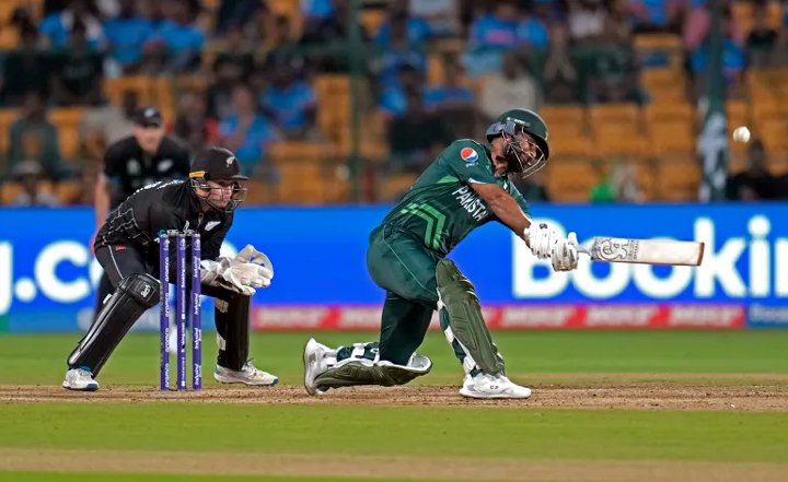 নাটকীয় জয়ে পাকিস্তানও এখন সেমির দৌড়ে