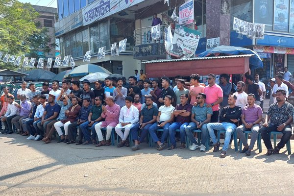 বিএনপি জামায়াতের ডাকা অবরোধের বিরুদ্ধে জুড়ীতে অবস্থান কর্মসূচী ও শান্তি মিছিল