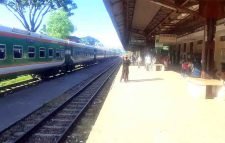 সিলেটগামী ট্রেন আটকা পড়ল লাউয়াছড়া বনে