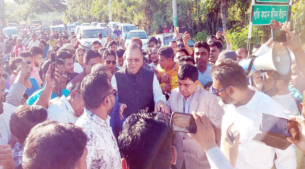 শ্রীমঙ্গল শহরে পৌছঁলে চৌহুমনায় সংর্বধনা প্রদান করা হয়ড. মো. আব্দুস শহীদকে