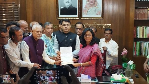 মৌলভীবাজার ৩ আসনে বাংলাদেশ আওয়ামীলীগের মনোনীত প্রার্থী মোহাম্মদ জিল্লুর রহমান মনোনয়ন পত্র দাখিল