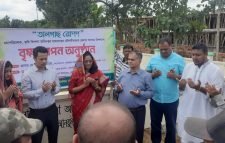 মাতারকাঁপন গ্রামে তাল গাছের চারা  বিতরণ