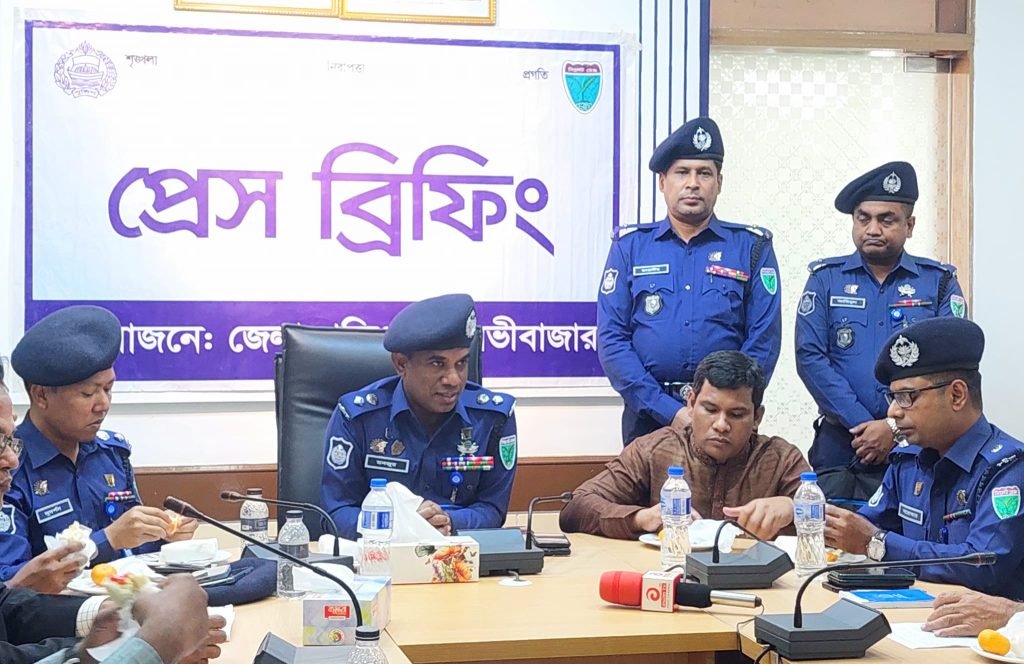 শ্রীমঙ্গলে চা বাগানের বাংলোতে ডাকাতি’ ২৪ ঘণ্টার মধ্যে ডাকাত গ্রেফতার: সংবাদ সম্মেলনে