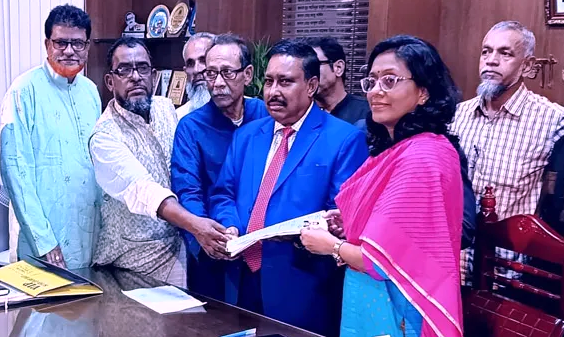 ২ জাসদ নেতা জেলা রিটার্নিং অফিসারের কাছে মনোনয়নপত্র জমা দিলেন