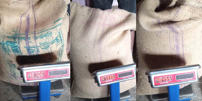 সরকারি খাদ্য গোদামের ৫০ কেজির চালের (খাদ্যশস্য) প্রতিটি বস্তায় ওজনে চাল মিলছে দেড় থেকে সাড়ে তিন কেজি পর্যন্ত কম