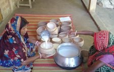 চাহিদা বাড়ছে ঐতিহ্যের ‘ধুছনি’ দইয়ের