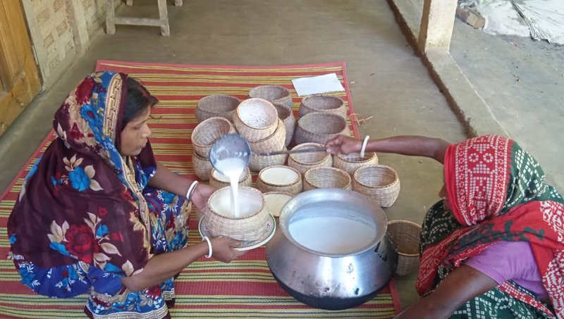 চাহিদা বাড়ছে ঐতিহ্যের ‘ধুছনি’ দইয়ের