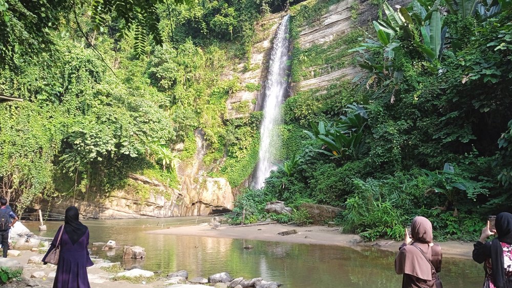 ভরা মৌসুমেও পর্যটক নেই মাধবকুণ্ড, ইকোপার্ক ও হাকালুকি হাওরে