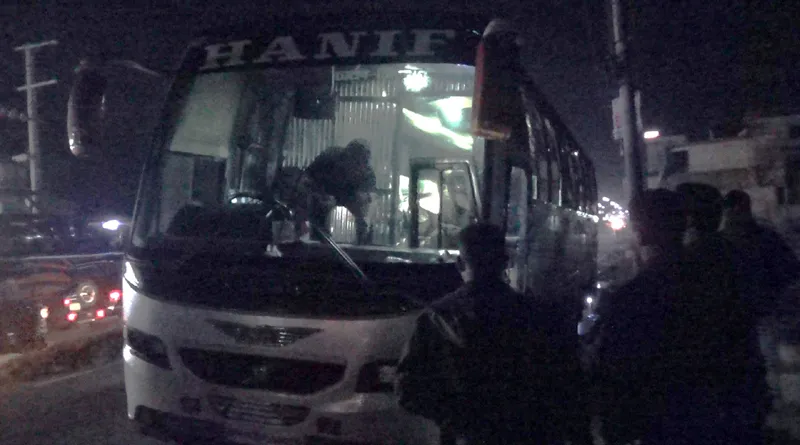 হানিফ পরিবহনের বাসে দুর্বৃত্তদের আগুন