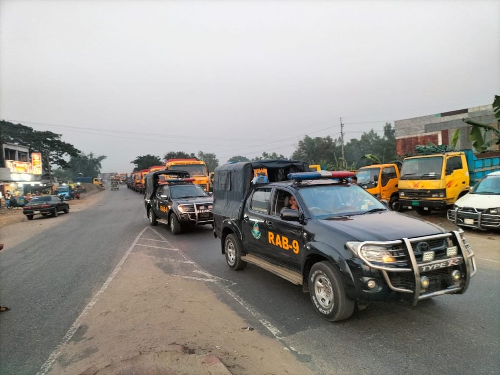 তেলবাহী লরি,যাত্রীবাহী ও পণ্যবাহীপরিবহন এসকর্টের মাধ্যমেনিরাপত্তা দিচ্ছে র‌্যাব-৯, সিলেট