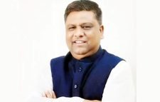 সিসিক মেয়র আনোয়ারুজ্জামান এখন লন্ডনে