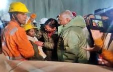 ১৭ দিনের রুদ্ধশ্বাস অভিযান শেষ, টানেল থেকে উদ্ধার ৪১ শ্রমিক