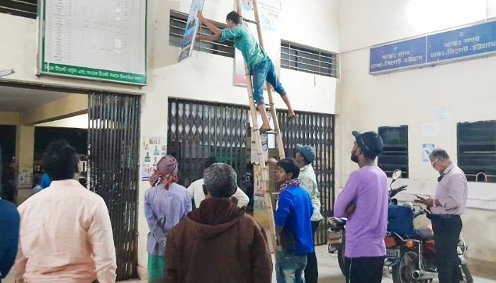 কুলাউড়ায় সহস্রাধিক ব্যানার-ফ্যাস্টুন অপসারণ