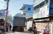 ড্রাম্পার ট্রাক: সড়কে ক্ষত, ঝুঁকিতে জনস্বাস্থ্য