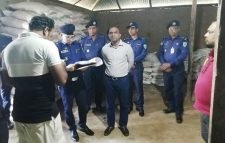 গুদাম থেকে ১৩ হাজার ৩ শত কেজি সার চুরি অপরাধে ন্যাশনাল টি কোম্পানীর ব্যবস্থাপকের মামলা