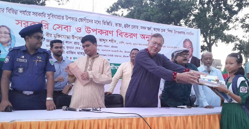 শ্রীমঙ্গলে সরকারি সেবা ও উপকরণ বিতরণ