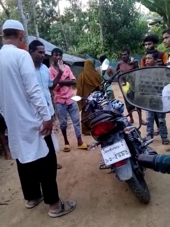 কুলাউড়ায় অবৈধ সংযোগধারীদের হাতে পল্লী বিদ্যুতের ইঞ্জিনিয়ার নাজেহাল