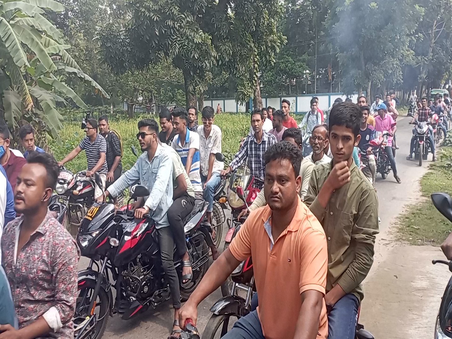 (ভিডিওসহ) রাজনগর যুবলীগের দেশব্যাপি অগ্নি সন্ত্রাস এর প্রতিবাদে বিশাল মোটরসাইকেল শোডাউন