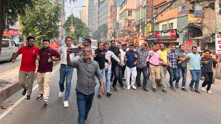 অবরোধের সমর্থনে রাজধানীতে বিএনপির মিছিল